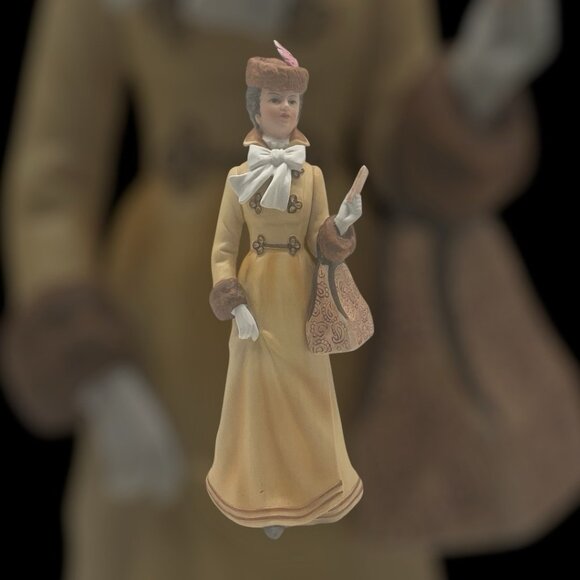 Avon VTG 1981 President s Club Albee Award Porcelain Figurine 10 Tall Japan - Picture 15 of 16